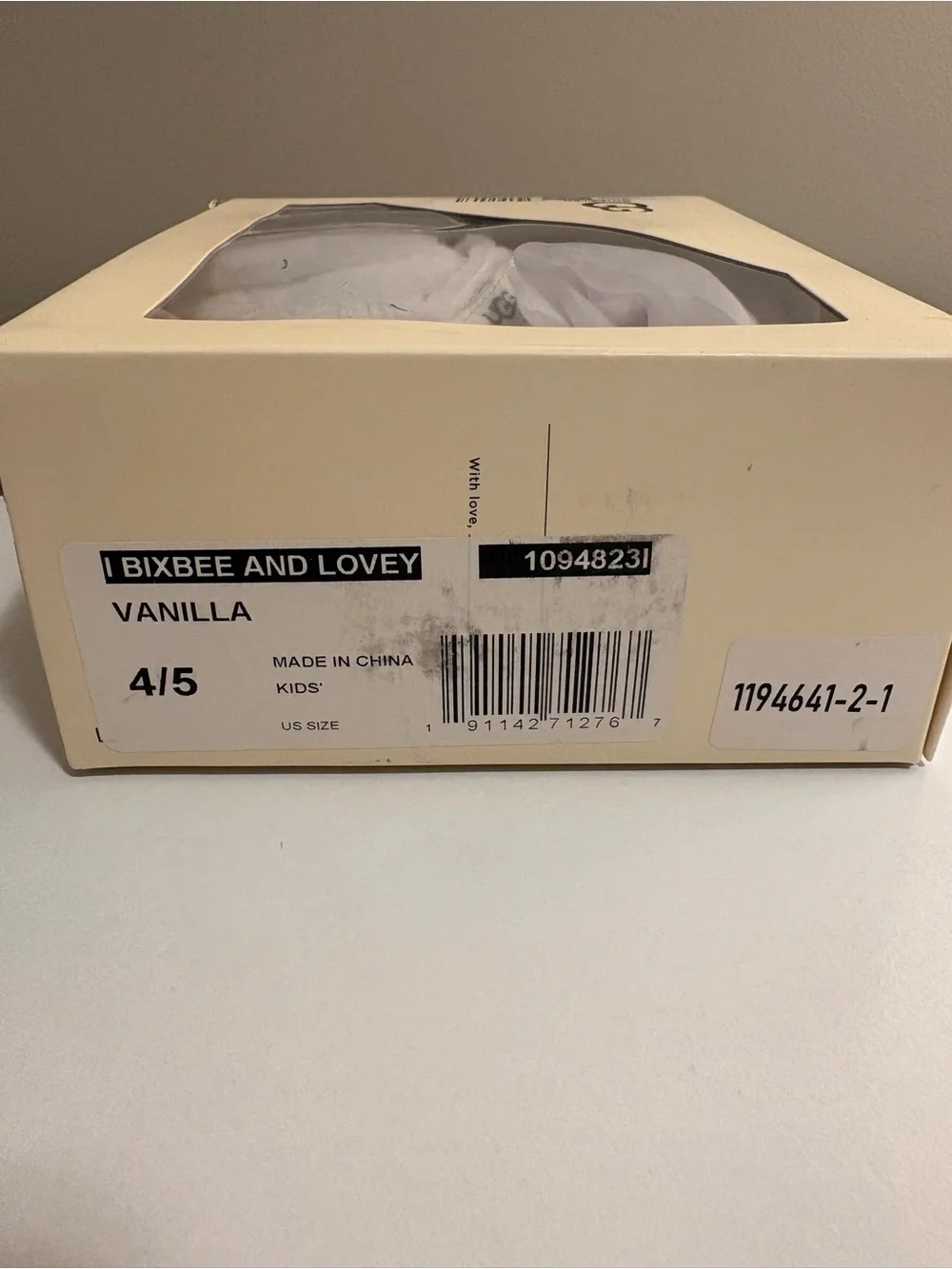 White baby Uggs 12-18 Month New Never Worn